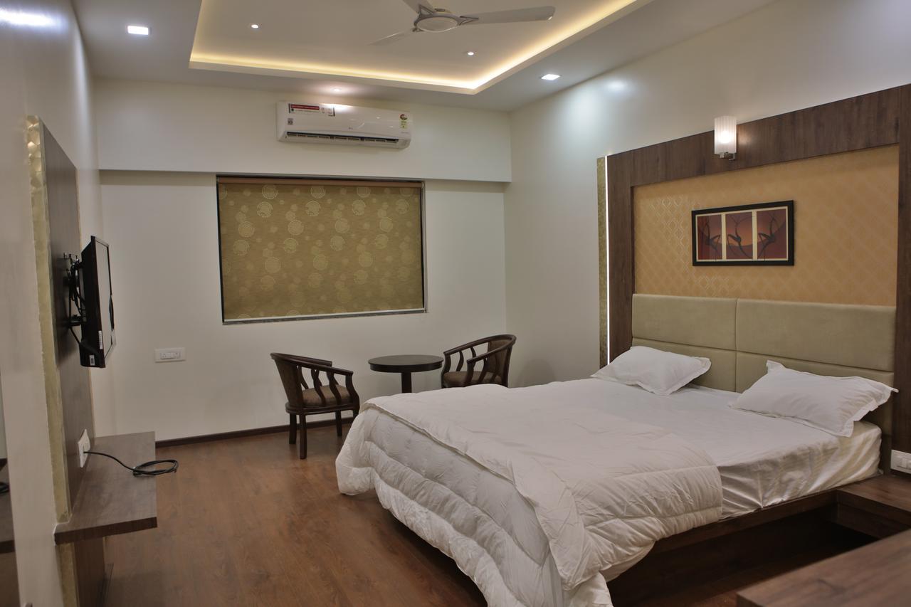 Hotel K P Pride Jālgaon Exterior photo